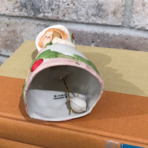 Vintage 1978 Merri Bells Girl with bunny & Strawberry Patches - Picture 6 of 6